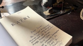 'Katri': Menenun Sisa Hidup dari Puing Tragedi 1965