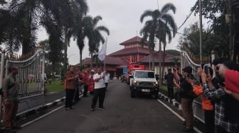 Pastikan Dapur Umum Terpenuhi, PMI Bogor Kirim 2 Truk Logistik ke Lokasi Bencana Cisarua