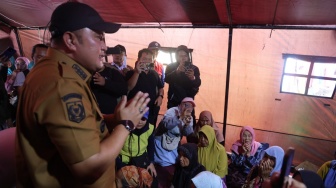 Pastikan Keselamatan Warga Sukamakmur, Rudy Susmanto Siapkan Dana Sewa Rumah 6 Bulan