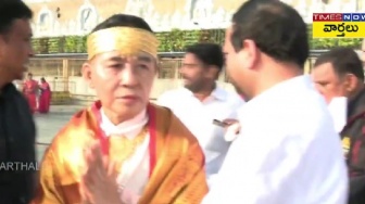 CEK FAKTA: Viral Jokowi Berdoa di Kuil Hindu Tirumala India, Benarkah?