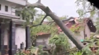 Puting Beliung Terjang 2 Desa di Blitar, 4 Rumah Warga Rusak