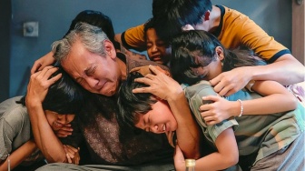 Film Surat untuk Masa Mudaku: Berdamai dengan Luka Masa Kecil