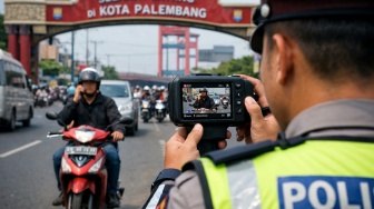 Tak Disetop Polisi, Pelanggar Lalu Lintas di Palembang Kini Ditilang Pakai Kamera Genggam