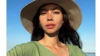 7 Ide Outfit ala Yuki Kato untuk Kamu yang Ingin Solo Traveling