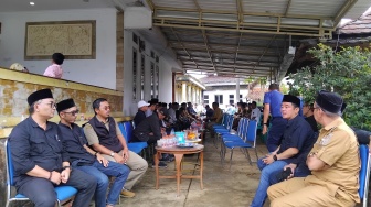 Pejabat hingga Warga Padati Rumah Duka Almarhum Al Ridwan, Beri Dukungan untuk Jaro Ade