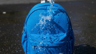 5 Rekomendasi Tas Anti Air Wanita Murah Mulai Rp70 Ribuan Saja