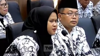 Guru Honorer Ngadu ke DPR: Sulit Masuk Dapodik hingga Jadi Kurir Laundry Demi Tambah Penghasilan
