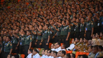 Jajaran petinggi TNI di daerah meneriakkan yel-yel dalam Rakornas Pemerintah Pusat dan Pemerintah Daerah 2026 di Sentul International Convention Center (SICC), Kabupaten Bogor, Jawa Barat, Senin (2/2/2026). [ANTARA FOTO/Aditya Pradana Putra/rwa]