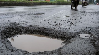Kecelakaan Akibat Jalan Berlubang, Siapa yang Bisa Dituntut?
