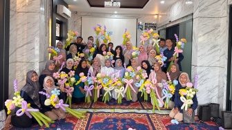 PT Bukit Asam Tbk Dorong UMK Naik Kelas Lewat Pelatihan Kreasi Bunga Balon