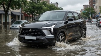 Mau Terjang Banjir pas Naik Mobil? Jangan Nekat kalau Ketinggian Air Lebih dari Segini
