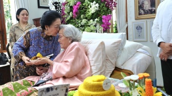 Berduka dari Abu Dhabi, Megawati Kenang Kesederhanaan Keluarga Jenderal Hoegeng dan Eyang Meri