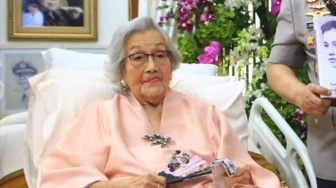 Selamat Jalan Eyang Meri, Pendamping Setia Sang Jenderal Jujur Kini Beristirahat dengan Damai