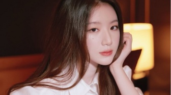 4 Inspirasi OOTD Clean Look ala Shuhua i-dle, Simpel tapi Chic Banget!