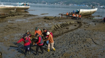 Teluk Kendari Dibersihkan dari 30 Bangkai Kapal Ikan Terbengkalai