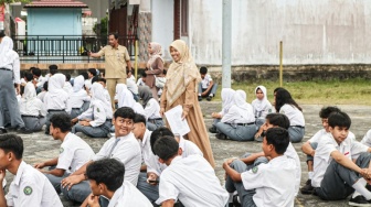 Guru Honorer: Solusi Darurat yang Menjadi Masalah Permanen