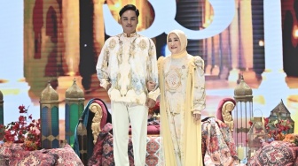 Shella Saukia Debut di Garis Poetih Raya Collection 2026, Ressa Rossano Jadi Model