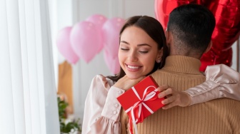 5 Ide Kado Valentine untuk Suami atau Istri, Bikin Hubungan Makin Harmonis