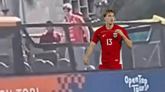 Viral Video Mauro Zijlstra Naik TransJakarta Open Top Tour Of Jakarta, Benarkah?