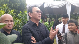 Ahok Berduka Dampingi Eyang Meri Hoegeng Berpulang, Kenang Pesan Jujur dan Berani demi Kebenaran