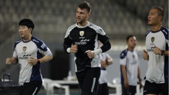 Maarten Paes Resmi Berseragam Ajax Amsterdam, Investasi Bagus?