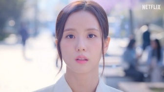 Jisoo BLACKPINK Selami Dunia Kencan Virtual di Trailer Boyfriend on Demand