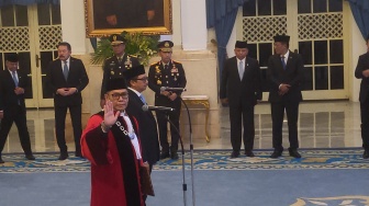 Prabowo Tunjuk Juda Agung jadi Wamenkeu, Adies Kadir Resmi Jabat Hakim MK