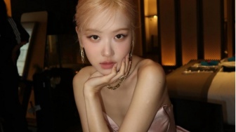 Intip 4 Inspirasi Outfit Dress Minimalis ala Rose BLACKPINK
