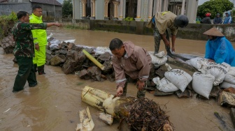 Tanggul Sungai Nglangak Jebol, Ratusan Rumah di Kudus Terendam Banjir