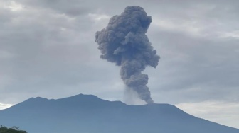 Gunung Marapi Erupsi 25 Detik, PGA Ingatkan Ancaman Lahar Dingin di Sumbar