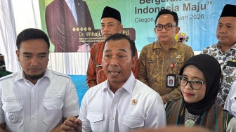 Sambangi Cilegon, Menteri Wihaji Beri Arahan ke Tim Penyalur MBG Ibu Hamil dan Menyusui
