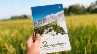 Dammahum: Potret Religi dan Politik dalam 14 Cerita yang Terhubung