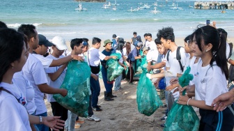 Dukung Gerakan Indonesia ASRI, BRI Gelar CSR Bersih-Bersih Pantai di Bali