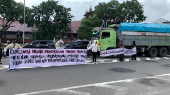 Gelombang Protes UNM Berlanjut, Mahasiswa Minta Mendikti Evaluasi Kebijakan