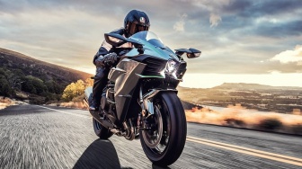 KLX Termurah Berapa Duit, sih? Simak Update Harga Motor Kawasaki Terbaru Februari 2026