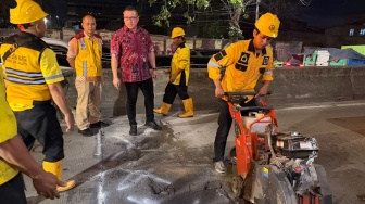 Anggota DPRD DKI Hardiyanto Sidak Jalan Rusak di Flyover Pesing, Ini Temuannya