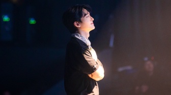 Gokil! Chen Turun Panggung dan Sodorkan Mic di Konser Jakarta, Ajak Fans Nyanyi Bareng