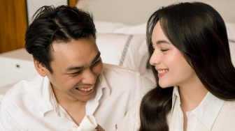 Pamer Baby Bump, Chelsea Islan Umumkan Hamil Anak Pertama di Ultah Suami