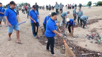 Pantai Sanur Penuh Sampah, Ini Tindakan Pemkot Makassar