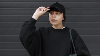 11 Kepribadian Orang yang Suka Warna Hitam, Edgy dan Penuh Wibawa?