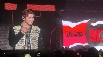 Momen Taeyong NCT Turun Panggung Hingga Lautan Bunga Mawar di Konser Solo Jakarta Sukses Bikin Haru