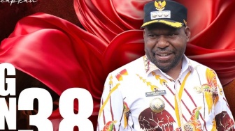 Profil Aner Maisini, Bupati Intan Jaya Papua yang Viral Main Perosotan