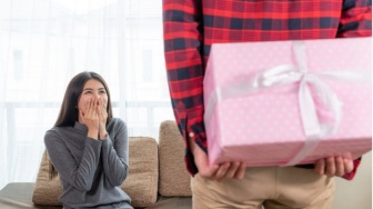 7 Kado yang Sebaiknya Tidak Diberikan di Hari Valentine, Nomor 1 Bisa Bikin Tersinggung