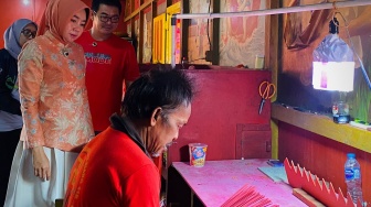 Potret Toleransi di Kalbar: Kisah Pak Udin, Muslim Tuli yang Bekerja di Vihara Sungai Kakap