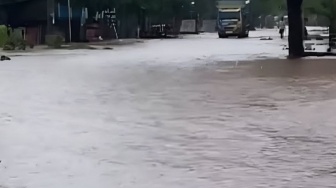 Banjir Bandang Menerjang Lereng Tambora, 23 Rumah Terendam