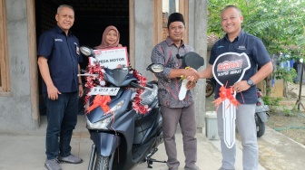 Semen Gresik Bagikan Hadiah Utama 3 Motor Matic kepada Sopir Hebat dengan Poin Tertinggi