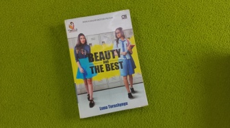 Novel Beauty and The Best: Siapa Bilang Cewek Cantik Itu Bodoh?