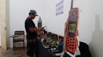 Ziarah Telepon Selular: HP Sultan Motorola Aura Sampai Nokia Bunglon