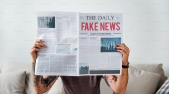Anatomi Hoaks: Cara Mengenali Berita Palsu Hanya dari Judul dan Format