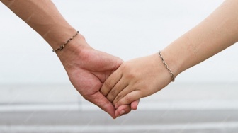 Makin Kompak! 6 Barang Couple Unik untuk Kado Valentine yang Berkesan